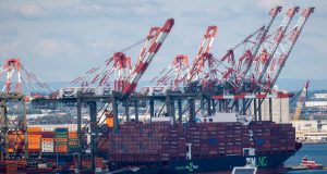 La huelga en los puertos de la costa este y el paro laboral del sindicato ILA provocan miles de millones de pérdidas en el comercio