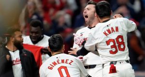 Los Guardianes son los mejores Yankees en HR de salida en el décimo Juego 3 de la ALCS