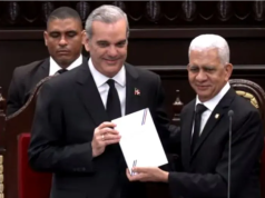 Nueva constitución restringe la reelección del presidente y reduce el número de representantes