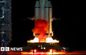 Los astronautas más jóvenes de China despegan desde el desierto de Gobi