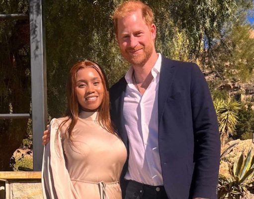 El príncipe Harry aterriza en África tras una breve visita a Gran Bretaña